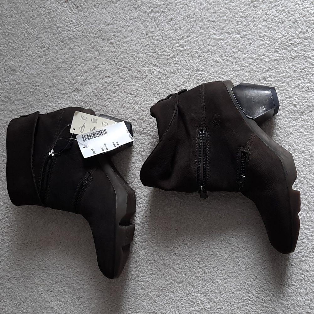 20. NWOT. Fly London olive green boots. Zippers, metal heel